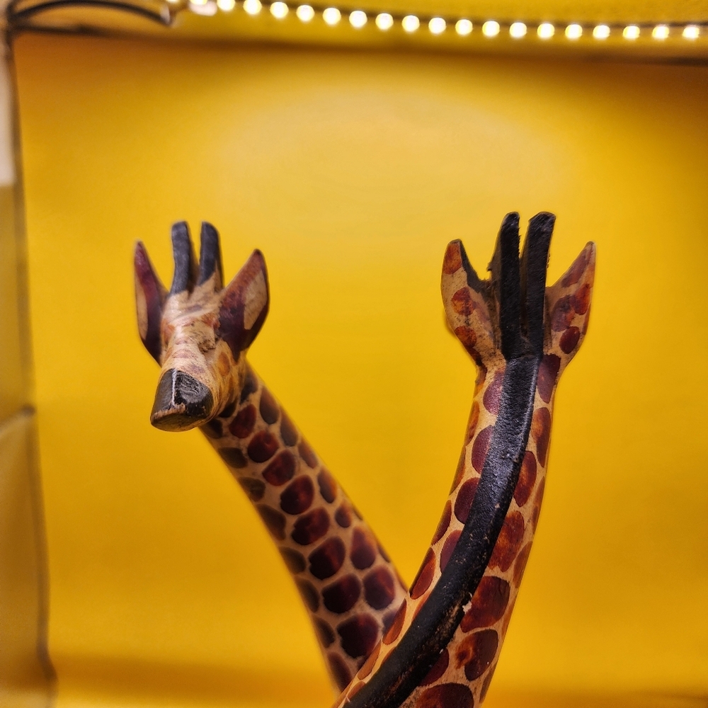 Vintage 12" Hand Carved Giraffes Wooden Statue Wood - Picture 8 of 8